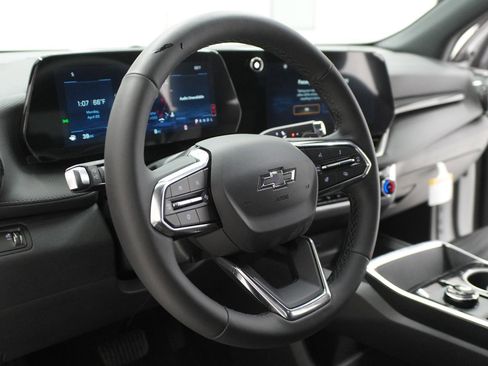 New 2026 Chevrolet Equinox LT w/ Midnight Edition FWD image 17