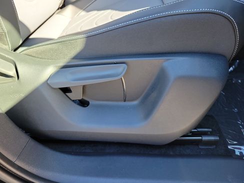 New 2026 Volkswagen Tiguan SE R-Line image 7