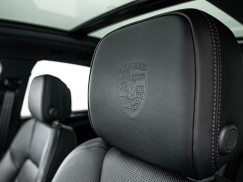 Certified 2025 Porsche Macan AWD/4WD image 20