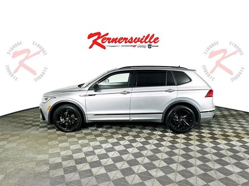 Used 2023 Volkswagen Tiguan SE R-Line image 4