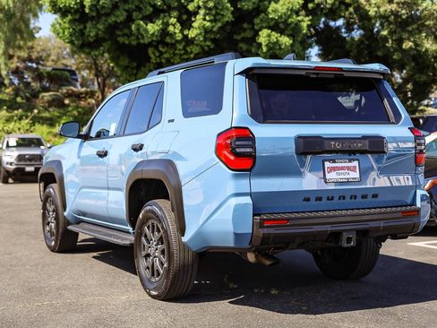 Certified 2025 Toyota 4Runner SR5 AWD/4WD image 6