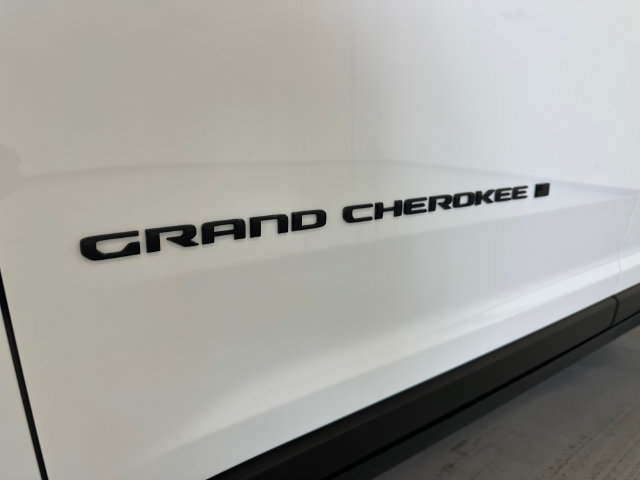 Used 2024 Jeep Grand Cherokee Altitude AWD/4WD image 35