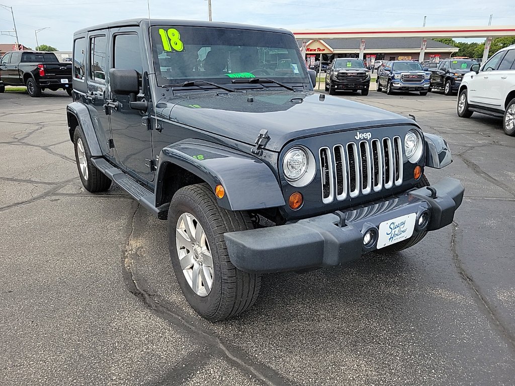 Used 2018 Jeep Wrangler Unlimited Sahara w/ Dual Top Group AWD/4WD image 3