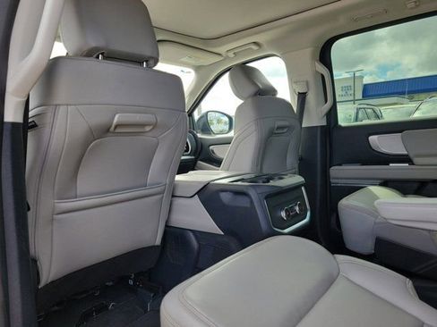 Certified 2025 Ford Expedition Active image 17