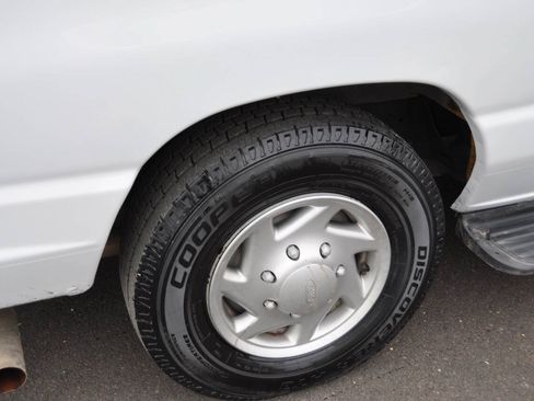 Used 2014 Ford E-250 and Econoline 250 Extended w/ Power Group RWD image 11