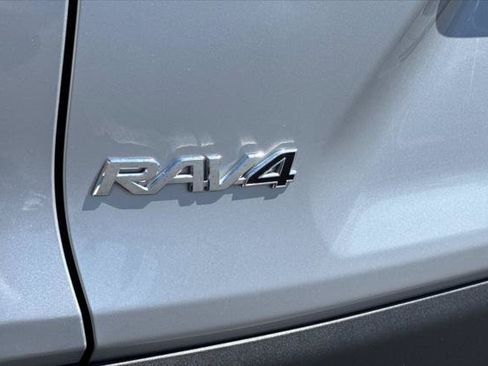Certified 2021 Toyota RAV4 XLE AWD/4WD image 32