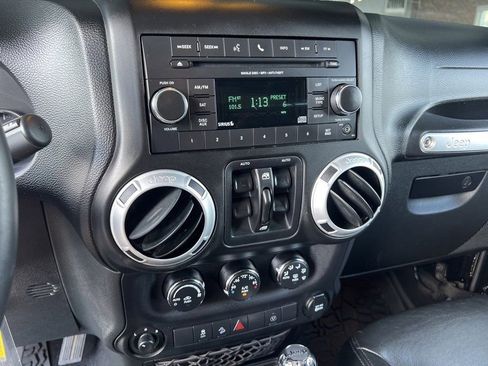 Used 2014 Jeep Wrangler Unlimited Sahara w/ Max Tow Package image 5