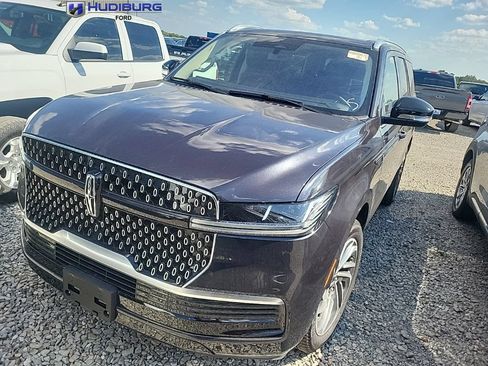 Used 2025 Lincoln Navigator Reserve AWD/4WD image 1