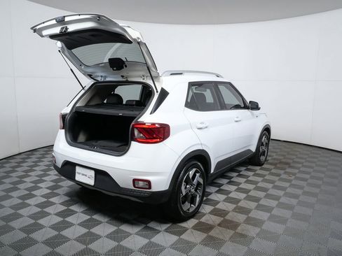 Used 2023 Hyundai Venue SEL image 26