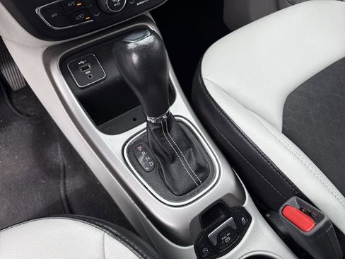 Used 2020 Jeep Compass Latitude FWD image 14