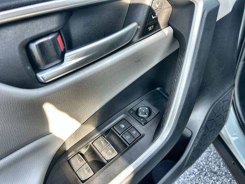 Used 2023 Toyota RAV4 XLE Premium image 17