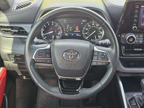 Used 2021 Toyota Highlander XSE AWD/4WD image 15