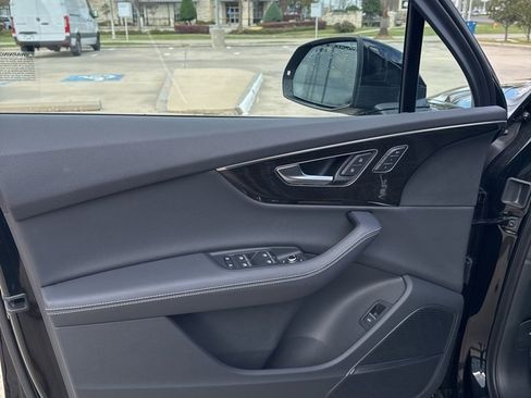 Used 2025 Audi Q7 3.0T Prestige w/ Prestige Package image 7