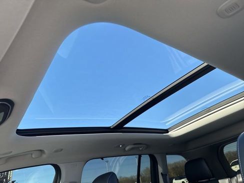 Used 2024 Jeep Grand Cherokee Limited w/ Luxury Tech Group II AWD/4WD image 15