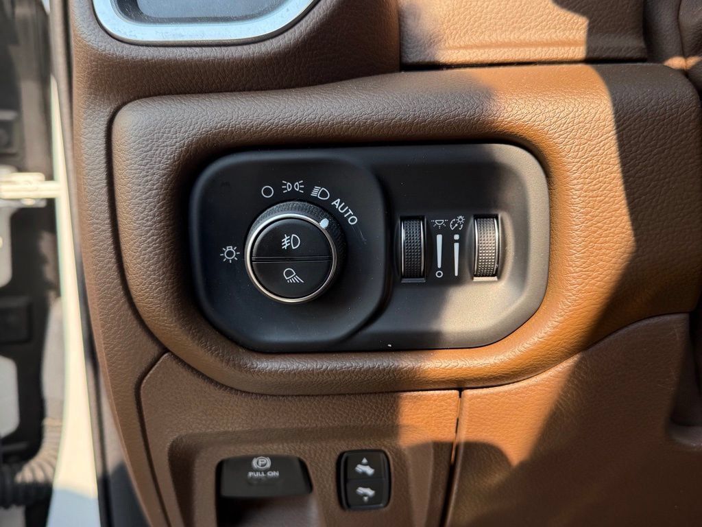 Used 2021 RAM 1500 Laramie AWD/4WD image 14