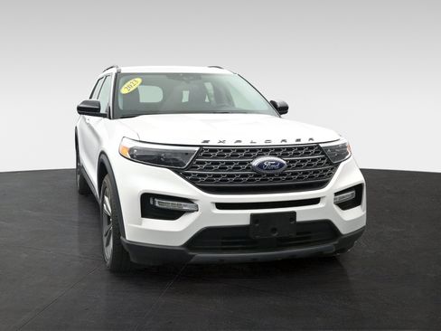 Used 2023 Ford Explorer XLT w/ Equipment Group 202A AWD/4WD image 7