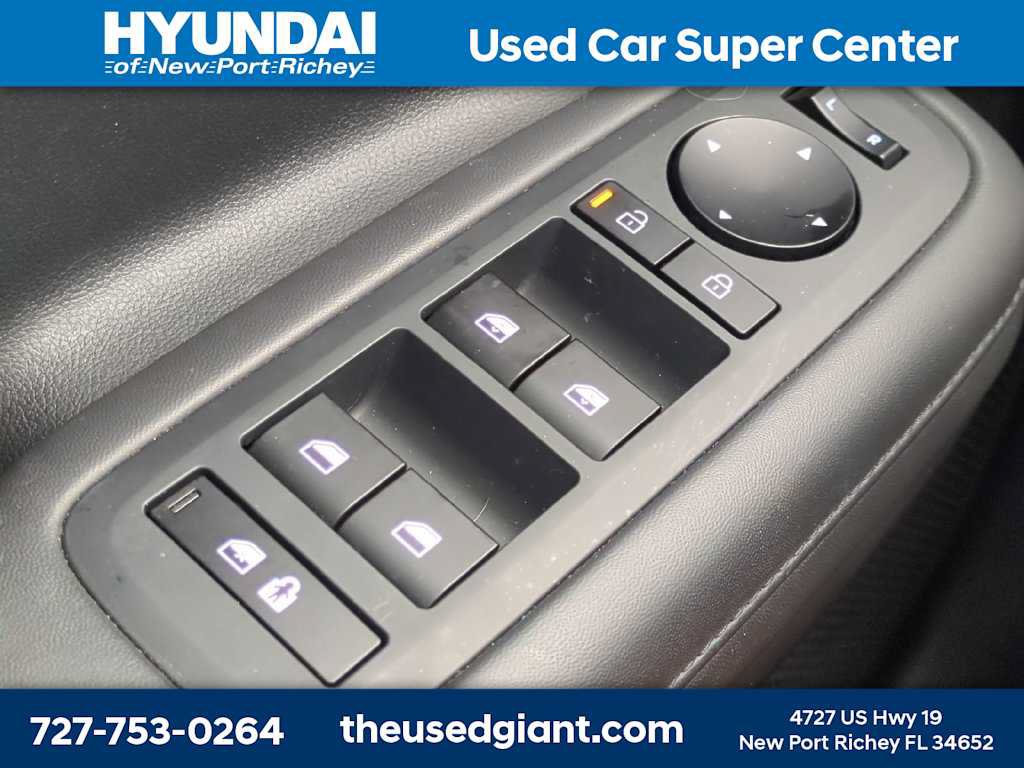 Used 2025 Hyundai Santa Fe SEL FWD image 28