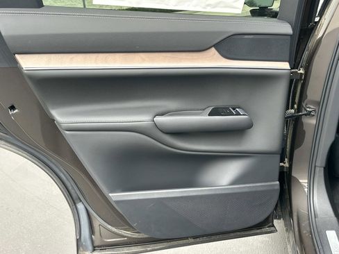 New 2025 Volvo EX90 Plus image 16