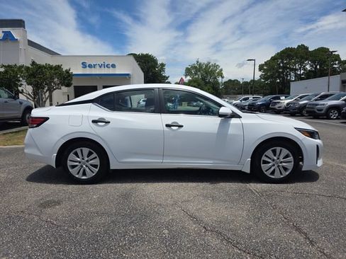 Used 2024 Nissan Sentra S FWD image 3