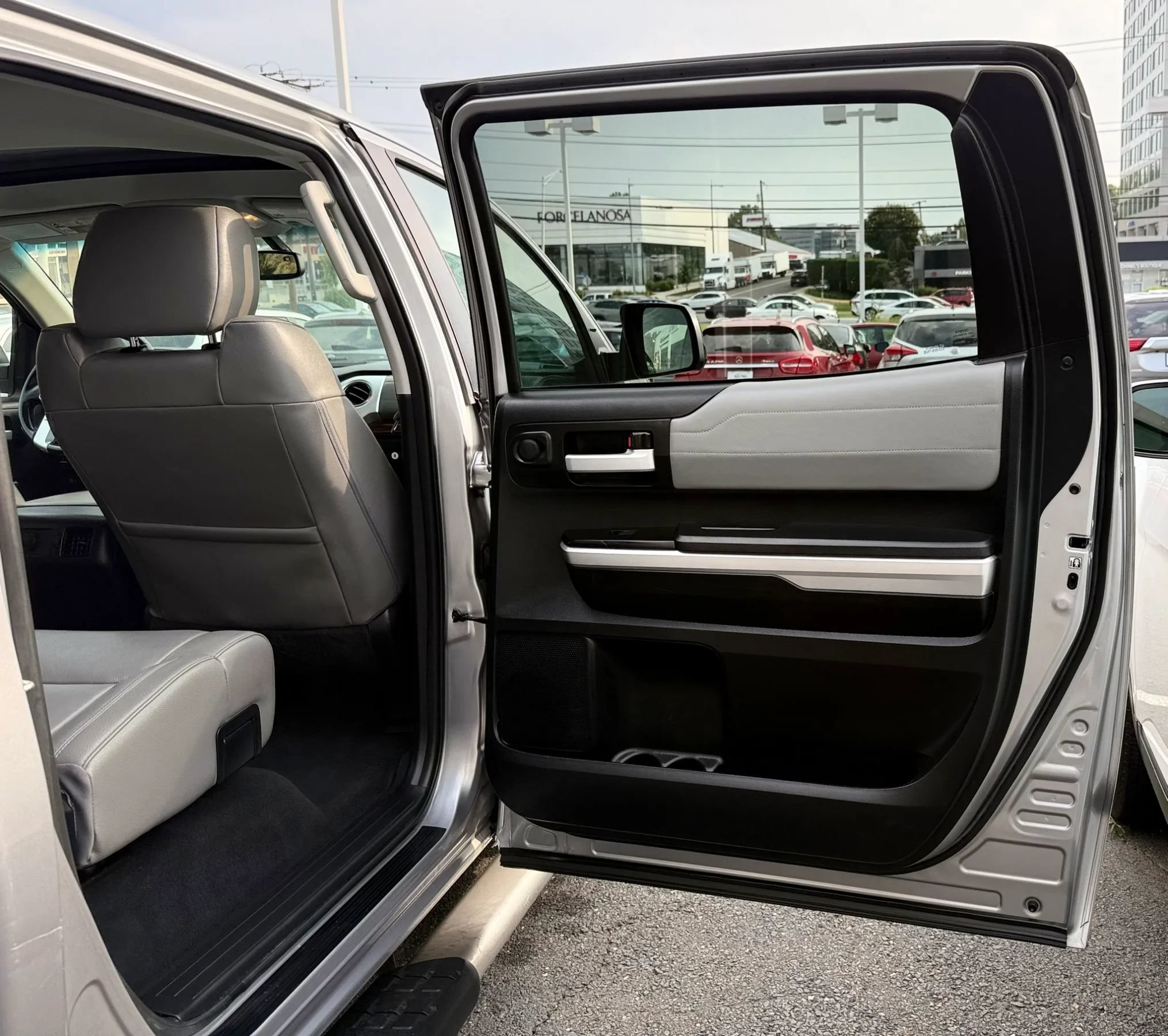 Used 2017 Toyota Tundra Limited w/ Limited Premium Package AWD/4WD image 29