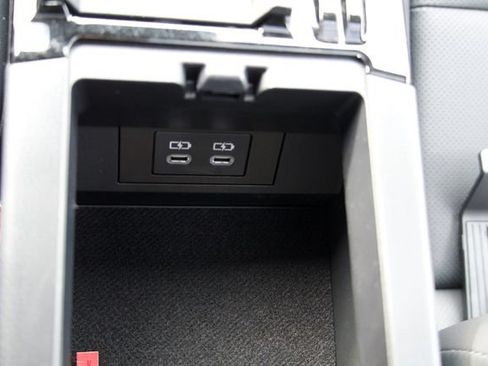 Used 2026 Toyota Prius Plug-In Hybrid FWD image 40