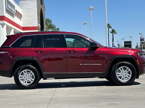 New 2025 Jeep Grand Cherokee Laredo w/ Luxury Tech Group I RWD image 8