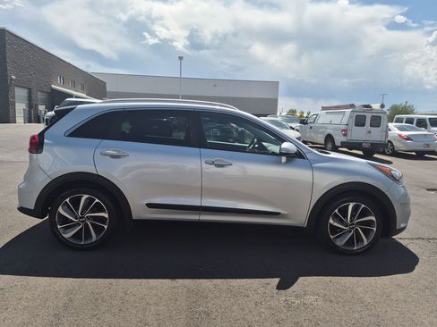Used 2018 Kia Niro Touring FWD image 6