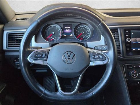Used 2020 Volkswagen Atlas Cross Sport SE w/ Panoramic Sunroof Package FWD image 13
