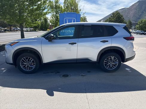Used 2024 Nissan Rogue S AWD/4WD image 7
