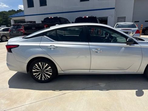 Used 2024 Nissan Altima 2.5 SV FWD image 10