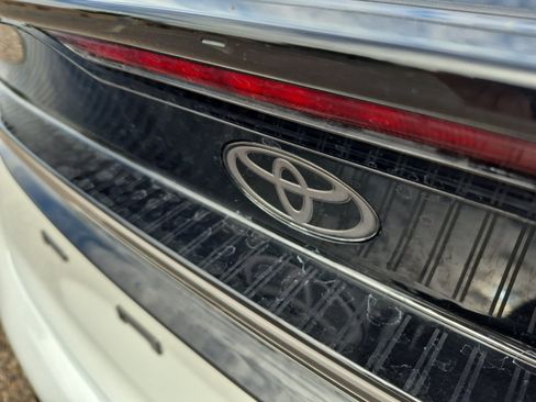 Used 2026 Toyota Prius Plug-In Hybrid FWD image 23
