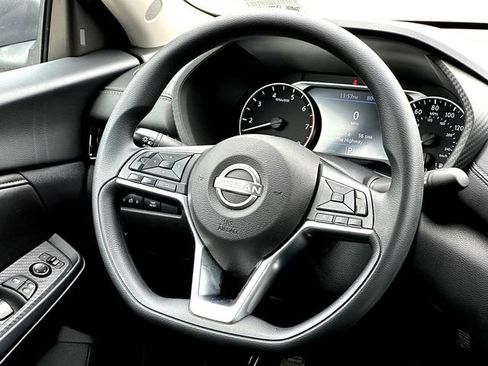 Used 2025 Nissan Sentra SV FWD image 30