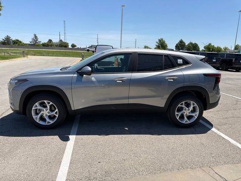 New 2026 Chevrolet Trax LS w/ LS Convenience Package FWD image 6