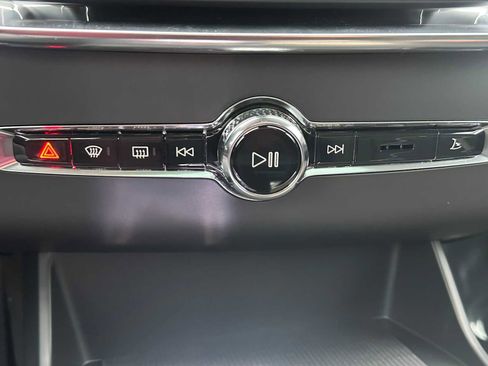 New 2026 Volvo XC90 B5 Core w/ Protection Package Premier image 32