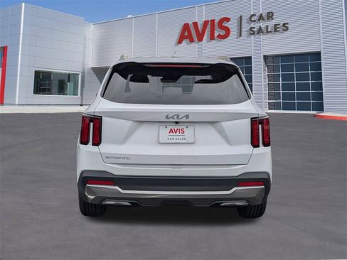Used 2024 Kia Sorento S image 6
