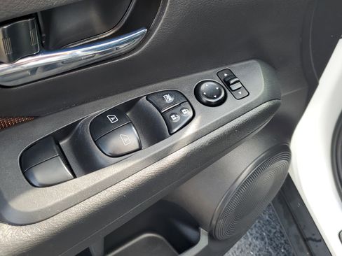 Certified 2021 Nissan Kicks SR w/ Interior Electronics Package image 18