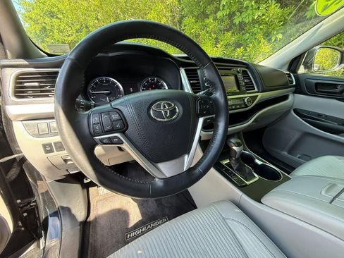 Used 2015 Toyota Highlander Plus AWD/4WD image 46