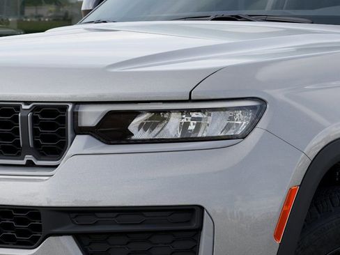New 2026 Jeep Grand Cherokee Altitude AWD/4WD image 10