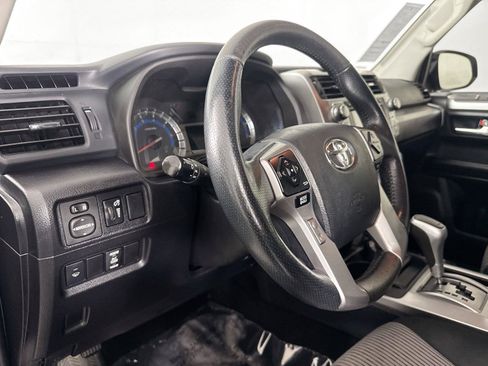 Used 2017 Toyota 4Runner SR5 AWD/4WD image 4