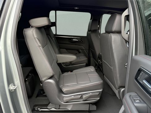 New 2026 Chevrolet Suburban RST image 23