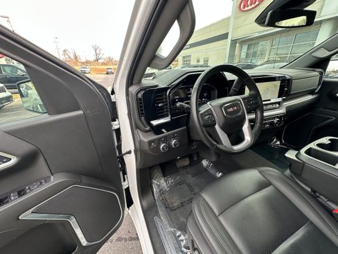 Used 2025 GMC Sierra 1500 SLT image 30