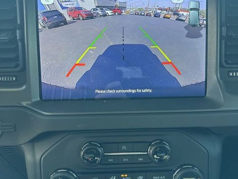 Used 2025 Ford Bronco Badlands image 9