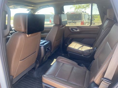 Used 2021 Chevrolet Tahoe High Country w/ Premium Package 2 AWD/4WD image 5