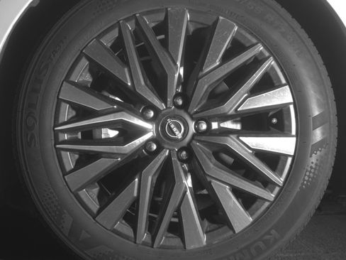 Used 2025 Nissan Altima 2.5 SV FWD image 12