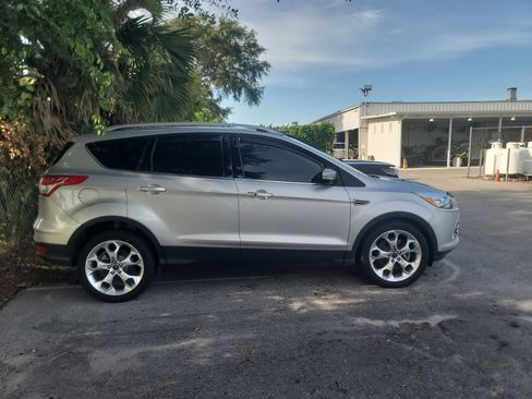 Used 2015 Ford Escape Titanium w/ Equipment Group 301A FWD image 3