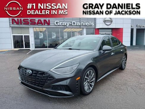 Used 2023 Hyundai Sonata Limited w/ Preferred Accessory Package FWD image 3