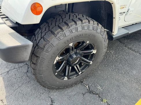 Used 2015 Jeep Wrangler Unlimited Sahara AWD/4WD image 6