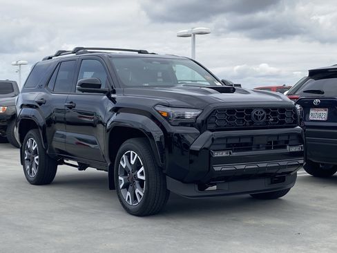 New 2026 Toyota 4Runner TRD Sport Premium AWD/4WD image 2