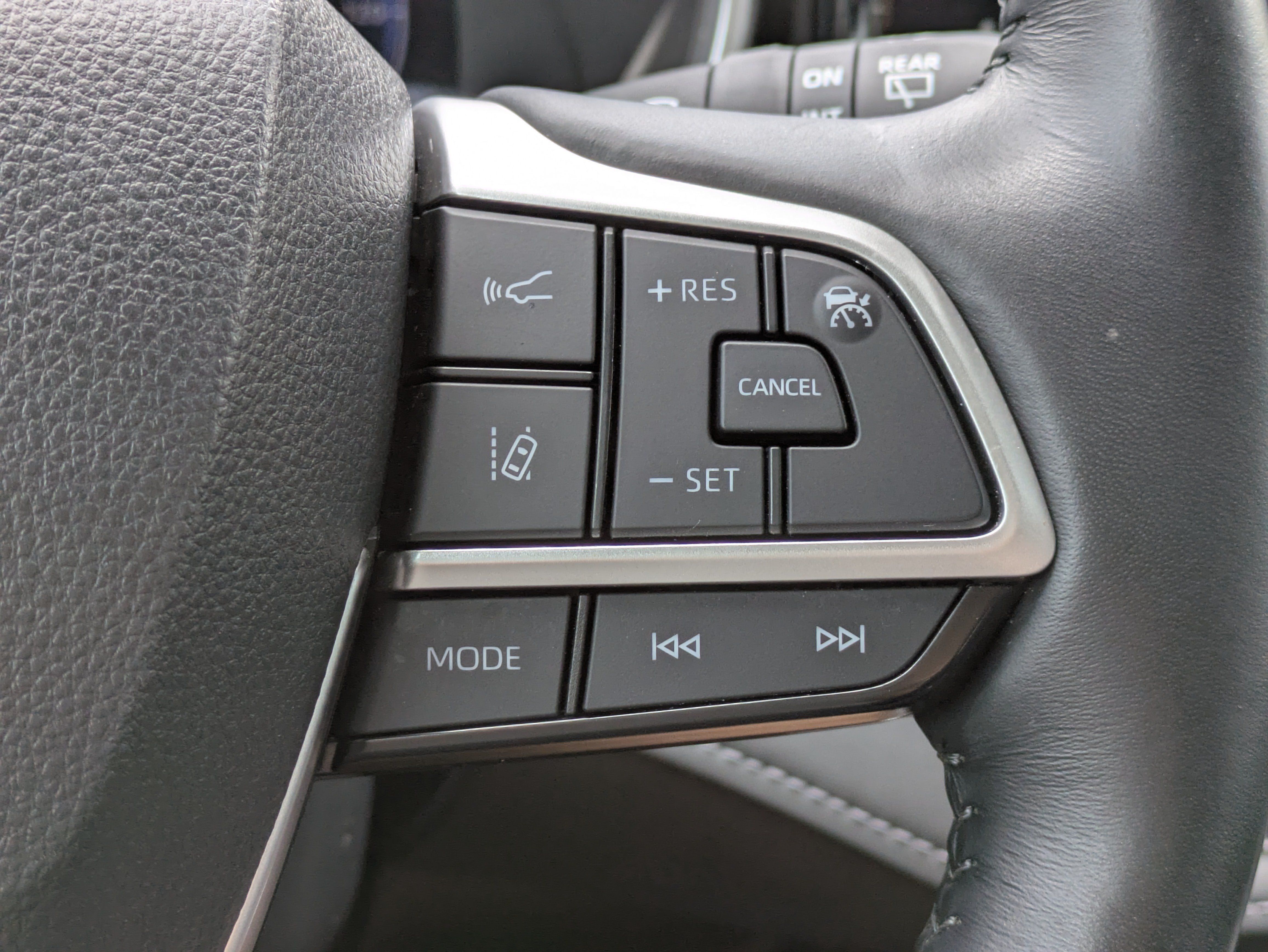 Used 2024 Toyota Highlander Limited AWD/4WD image 25