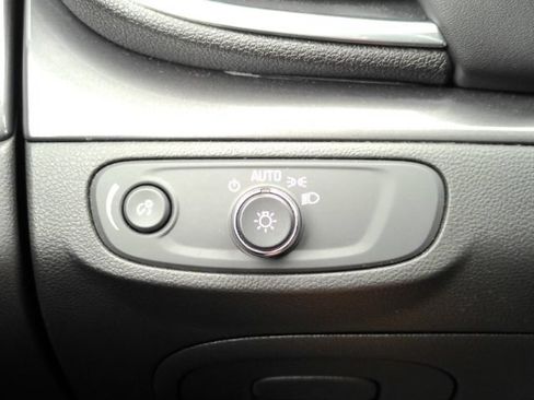 Used 2021 Buick Encore Preferred FWD image 31